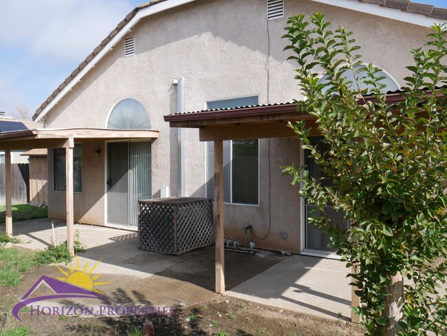 Building Photo - Modern 3 Bed 2 Bath 1,607 Sq. Ft. Elliott ...