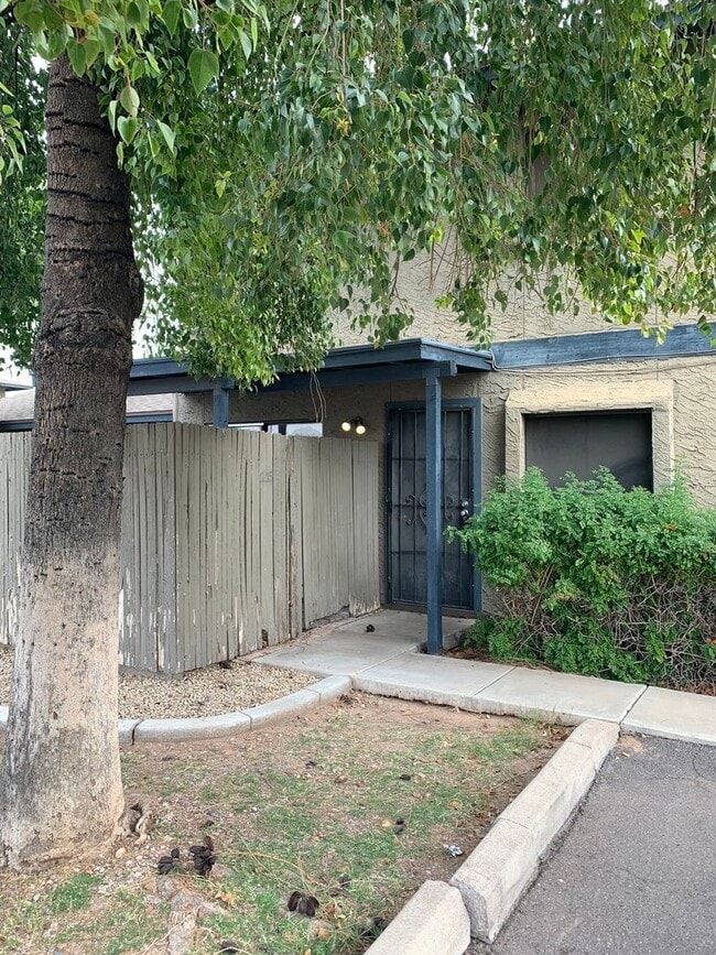 Building Photo - 286 W Palomino Dr