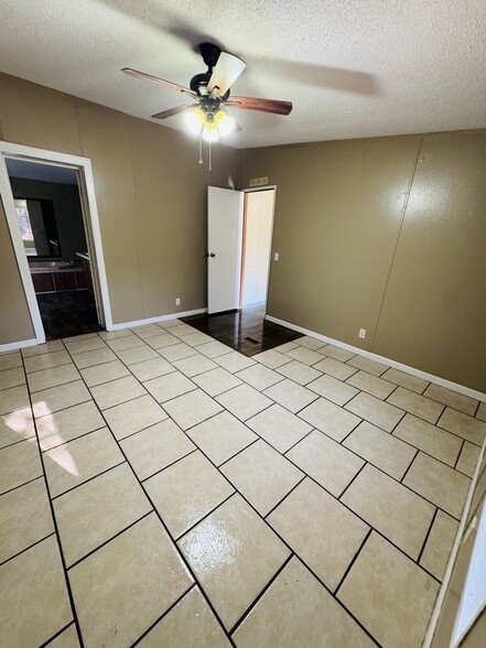 Building Photo - 286 Vestry Rd