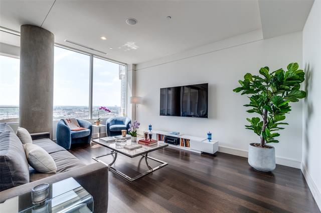 Building Photo - 2408 Victory Park Ln