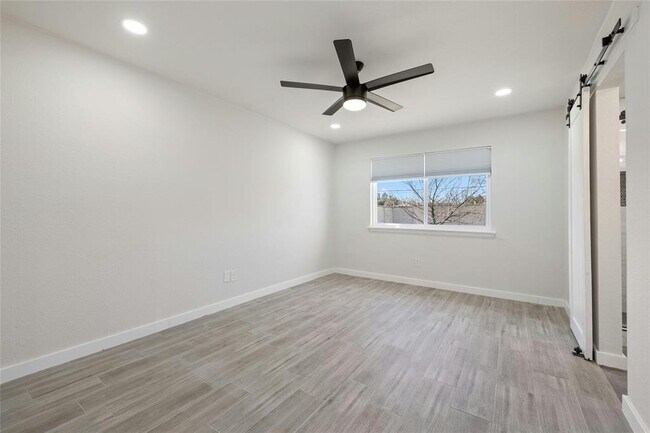 Building Photo - 1400 Bellmar Dr