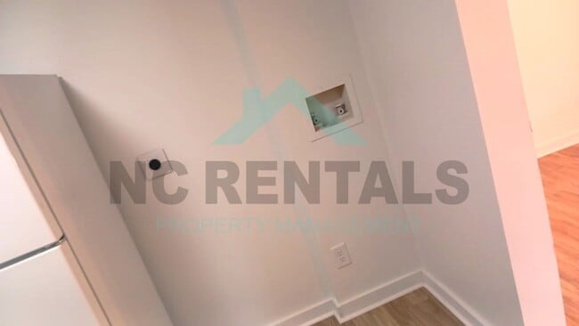 Building Photo - 427 Matthews St