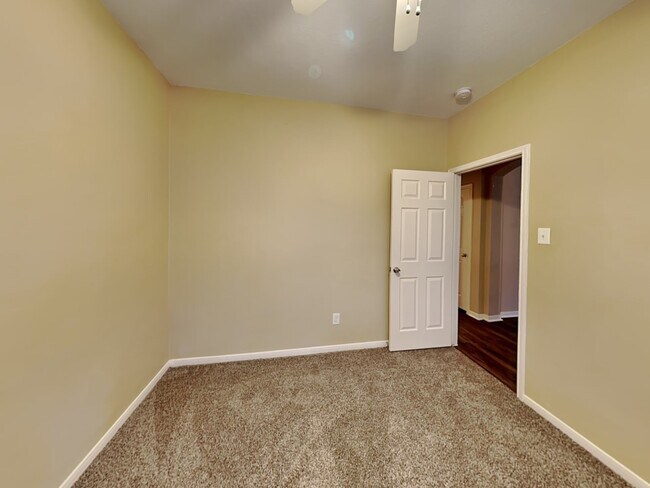 Building Photo - 20618 Sycamore Crest Ln