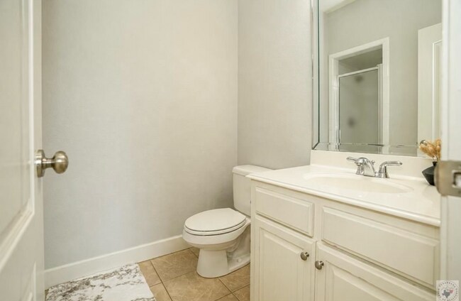 Building Photo - Beautiful, Spacious 4 bedroom Home for Rent!
