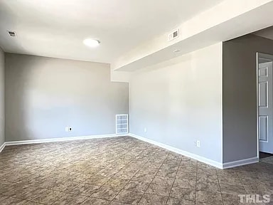 Building Photo - 2 Bedroom Single Family Residential or Office