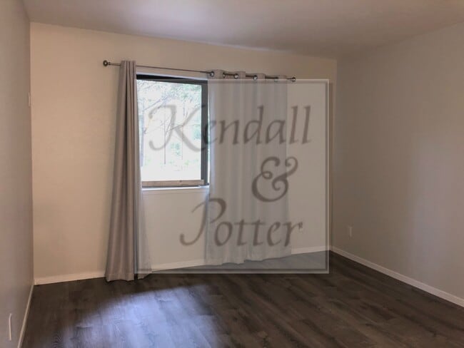 Building Photo - 2BD/1BA Condo in New Brighton Neighborhood