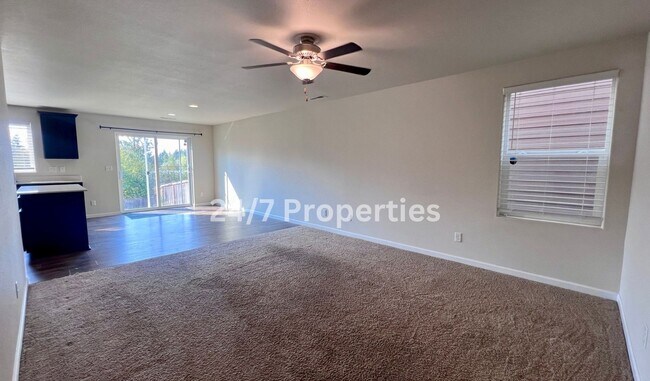 Building Photo - *1/2 OFF FIRST MONTH'S RENT* Magnificent 4BD I 2.5BA Molalla Home