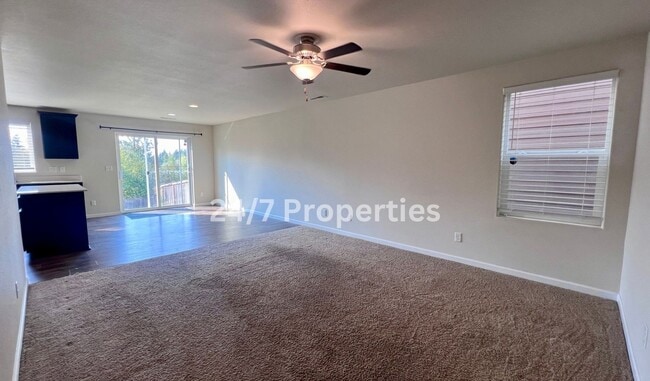 Building Photo - Magnificent 4BD I 2.5BA Molalla Home