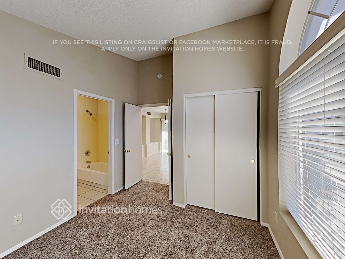 Building Photo - 1102 E Annette Dr