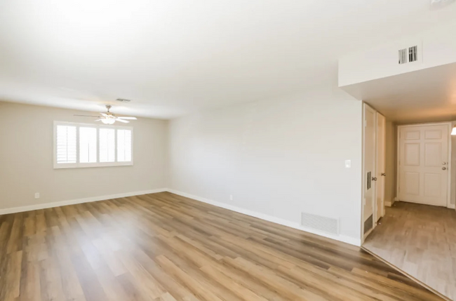 Building Photo - 5027 W Palmaire Dr