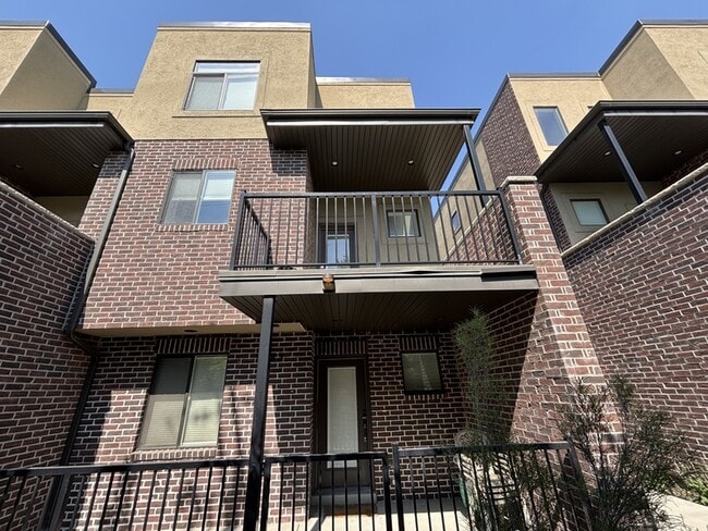 Building Photo - 3883 Komenda Ct
