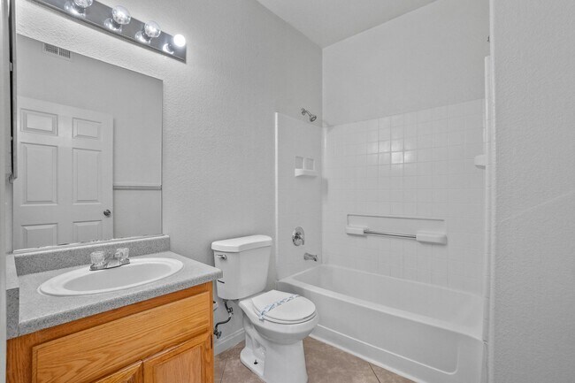 Building Photo - BEAUTIFUL 2 Bedroom Condo near Nellis Airf...