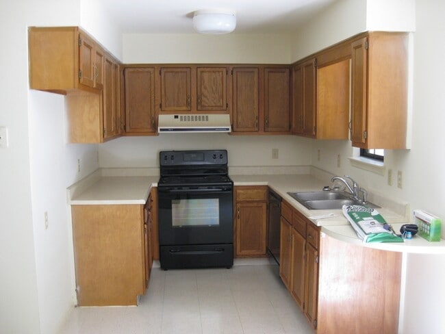 Building Photo - 207 Magnolia Dr