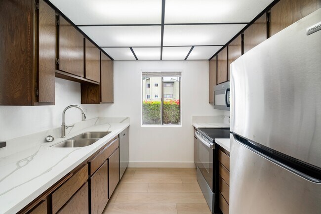 Building Photo - 1109 Summertime Ln