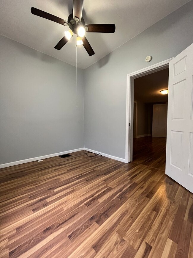 Building Photo - Warsaw, 4 Bedroom