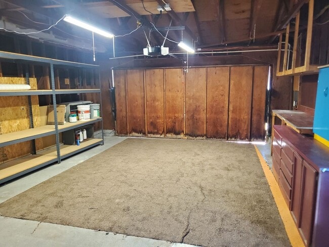 Building Photo - Corner lot detached SFR with a fenced yard in a wonderful neighborhood available 12/20/2025.