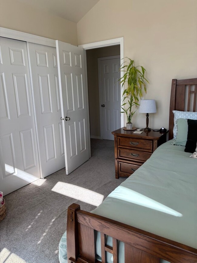 Building Photo - $1,000 off 1st Month's Rent!!! Gorgeous River Canyon Community Home!