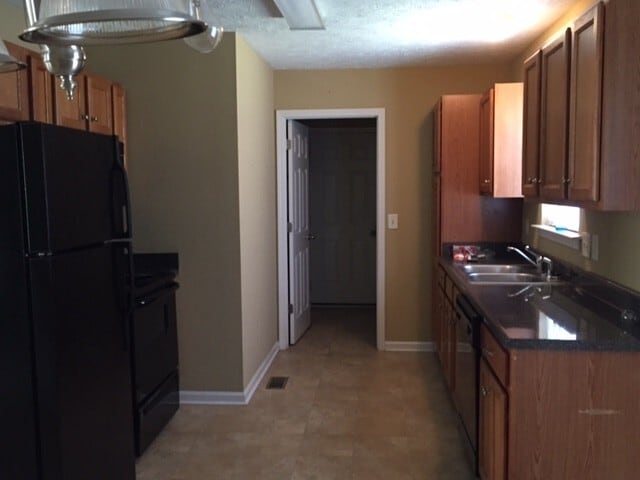 Building Photo - 3 bedroom 2 bath home in Stewarts Creek area.