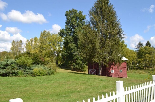 Building Photo - 1991 Salt Point Tpke