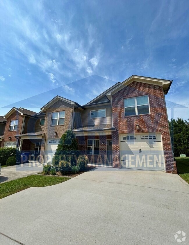 Building Photo - Modern, Upscale Townhouse w/ attached Garage!