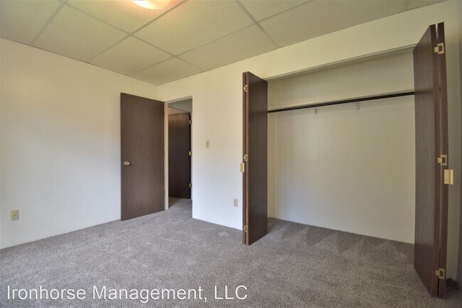 Building Photo - 805 W Villard St