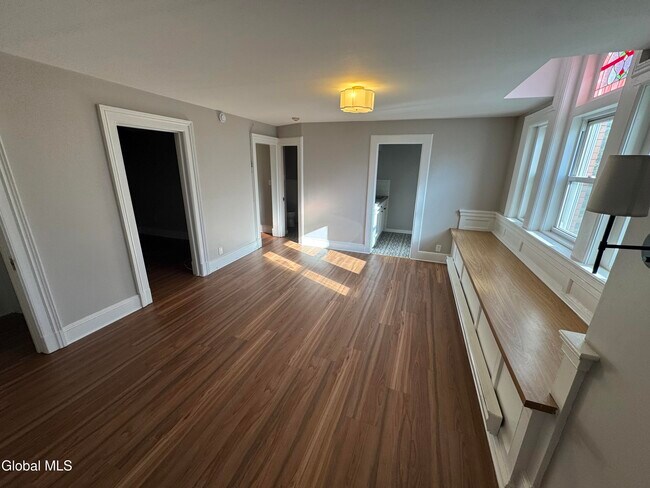 Building Photo - 479 State St