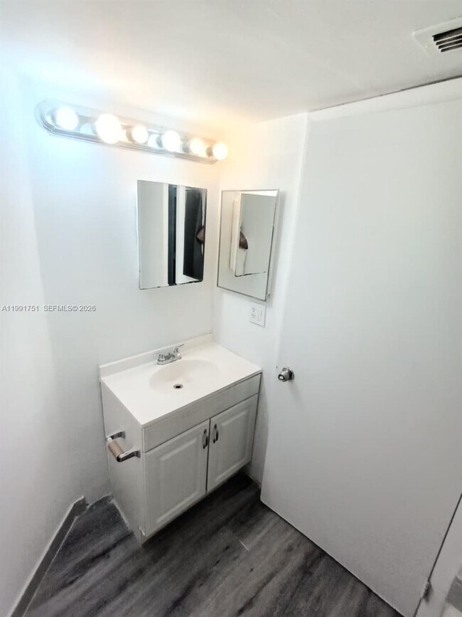 Building Photo - 2871 N Oakland Forest Dr