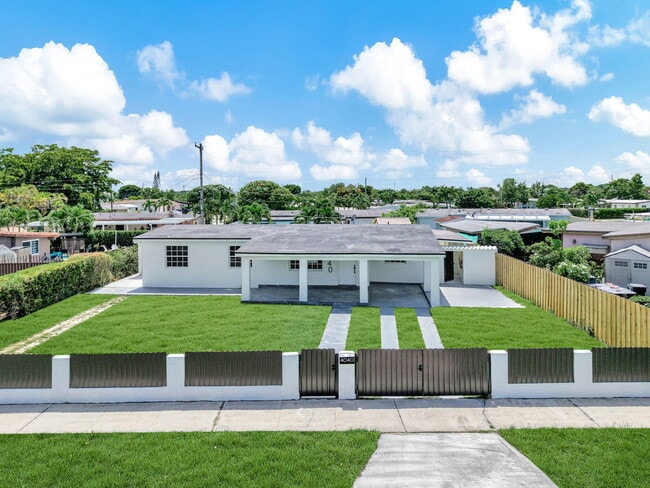Building Photo - 4040 SW 108th Ave