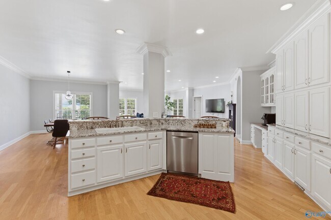 Building Photo - 2704 Hampton Cove Way SE