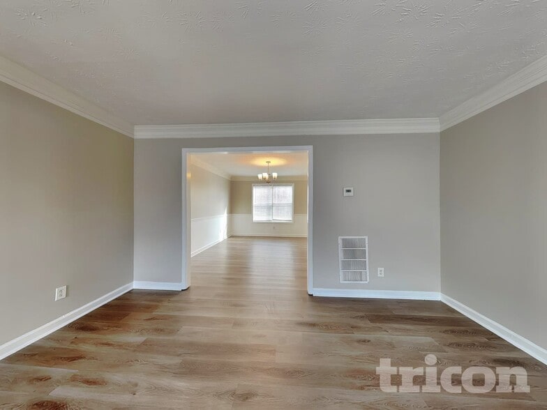 Building Photo - 2556 Tolliver Dr