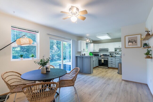 Building Photo - 226 Paradise Dr