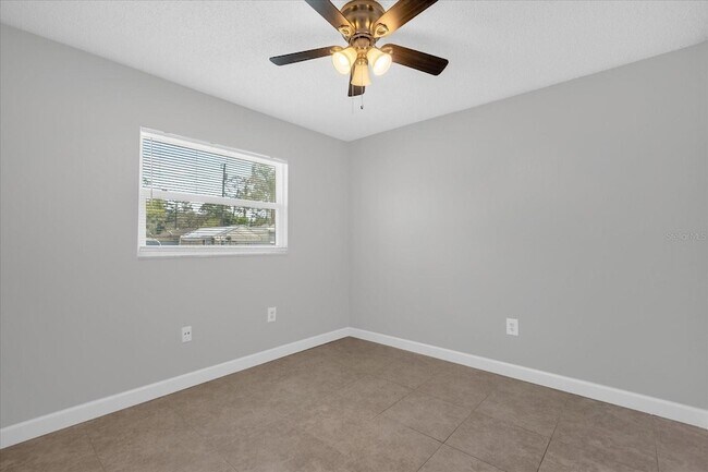 Building Photo - 284 Short St