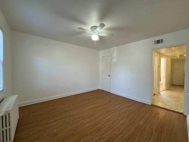 Building Photo - Ideal 1 Bed 1 Bath Unit with Fenced Yard I...