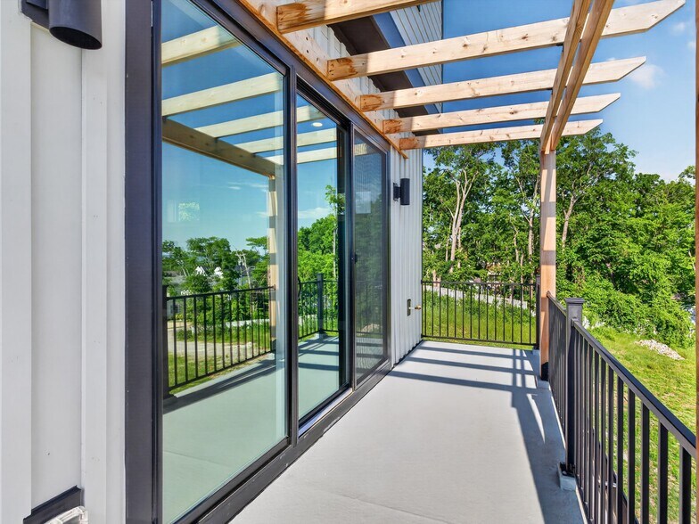 Building Photo - 5915 Maxon Ave