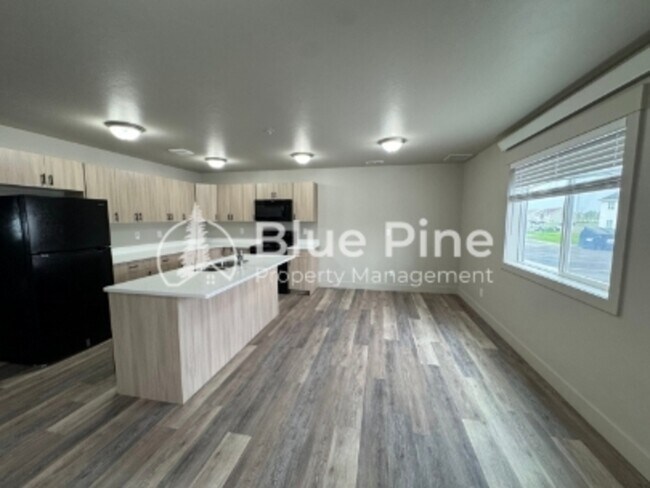 Building Photo - 3570 Colt Cir