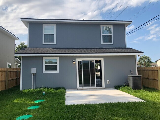 Building Photo - Newer 3/2.5 Home for Rent on The Southside!