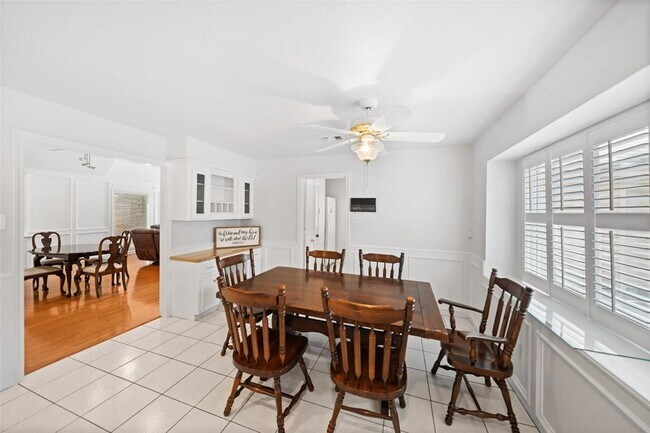 Building Photo - 6923 Mossridge Dr