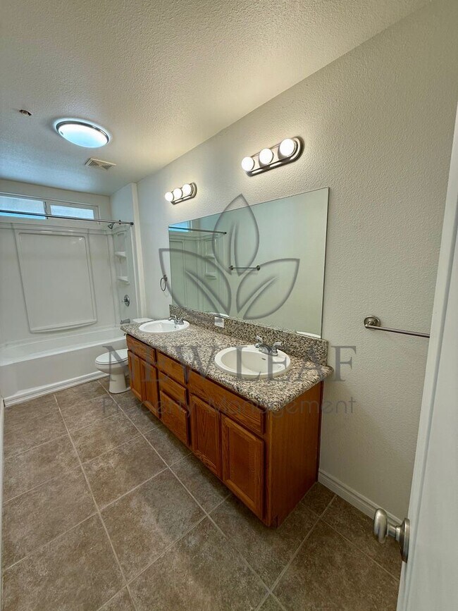 Building Photo - 4 Bedroom home on Private lot in PHELAN CA