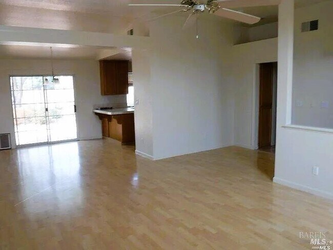 Building Photo - 312 Larkspur Dr