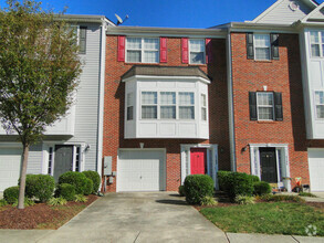 Building Photo - Spacious 3 Bedroom, 2.5 Bathroom Townhome ...