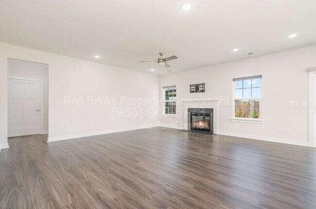 Building Photo - 7214 Waterwheel St SW