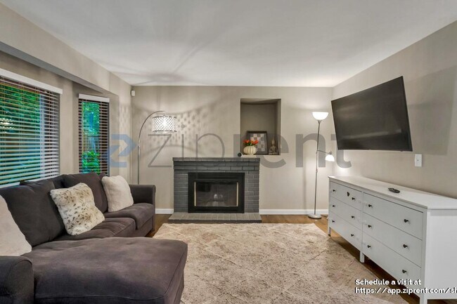 Building Photo - 905 224th Ave NE