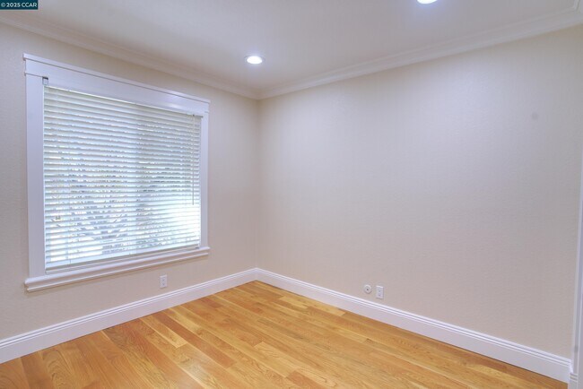 Building Photo - 135 St Patricks Dr