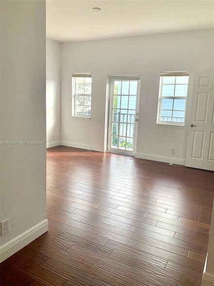 Building Photo - 218 SW 6th Pl