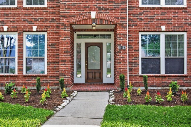 Building Photo - 20835 Cottage Cove Ln