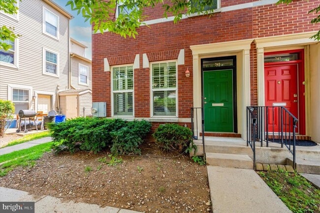 Building Photo - 745 S Juniper St