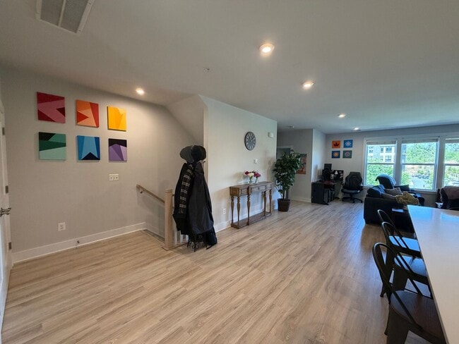 Building Photo - 626 Noush Ct