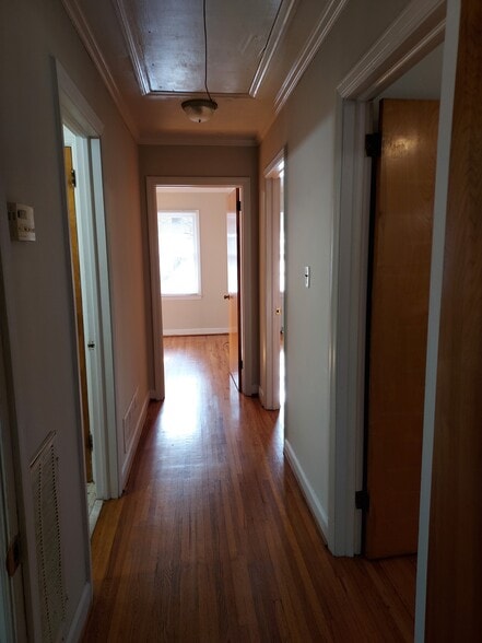 Building Photo - 115 Simpson St