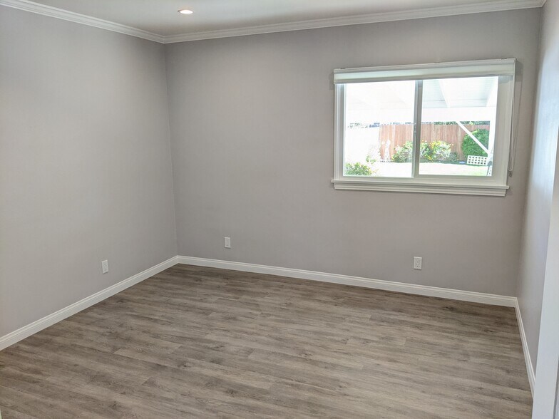 Building Photo - 5636 Cedros Ave