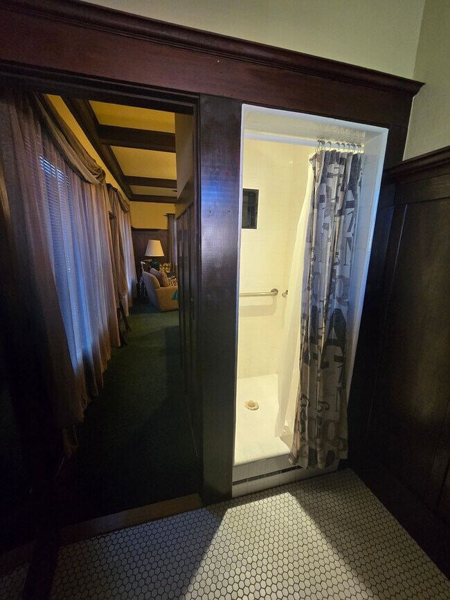 Building Photo - Washington Ave 212-218